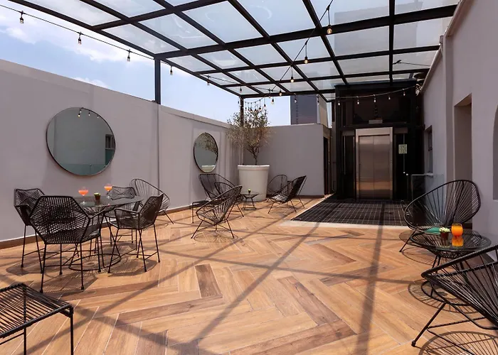 Alcazar Inn 2*